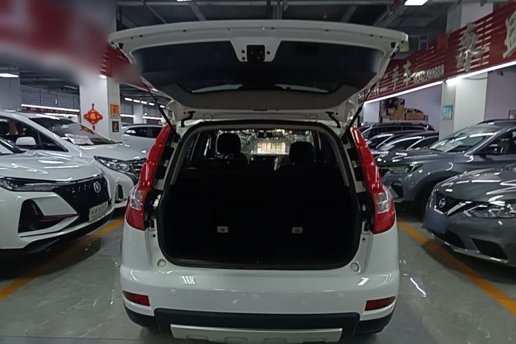 Used Geely Auto GX7 2015 Classic Edition 1.8L Manual Elite Model China V Standard Trunk