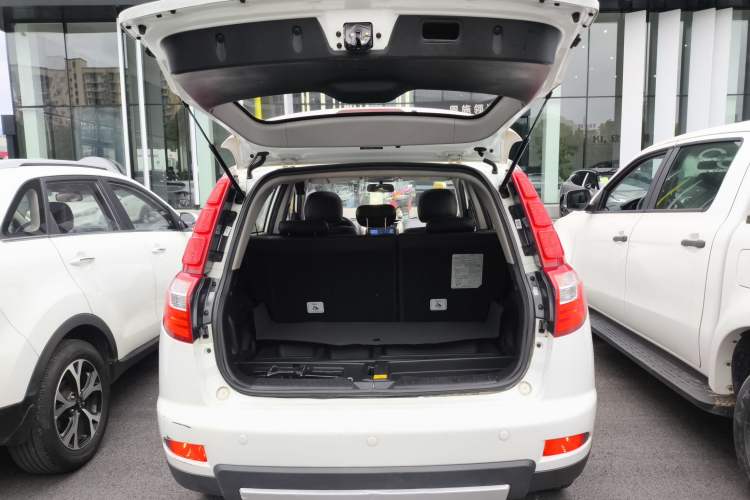 Used Geely Auto GX7 2015 Classic Edition 1.8L Manual Elite Model China IV Trunk