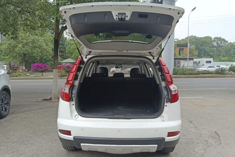 Used Geely Auto GX7 2015 Sport Edition 2.0L Automatic Luxury Model Trunk