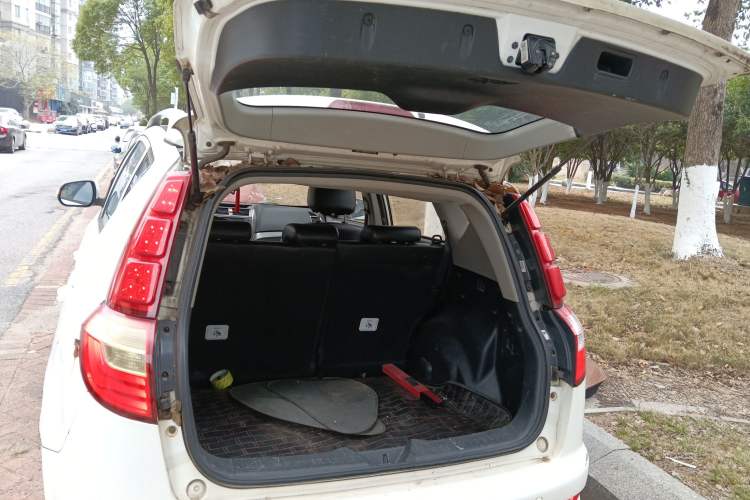 Used Geely Auto GX7 2015 Classic Edition 1.8L Manual Elite Model China V Standard Trunk