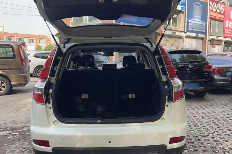 Used Geely Auto GX7 2015 Classic Edition 1.8L Manual Urban Model China V Standard Trunk