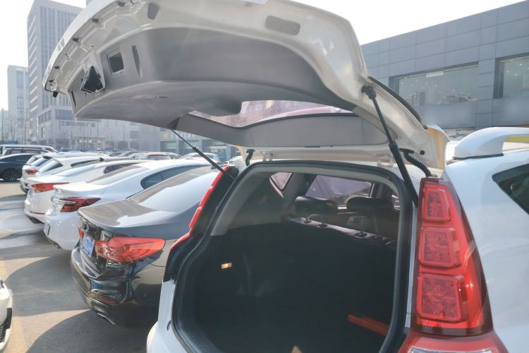 Used Geely Auto GX7 2015 Sports Edition 2.0L Automatic Luxury Upgrade Version China V Standard Trunk
