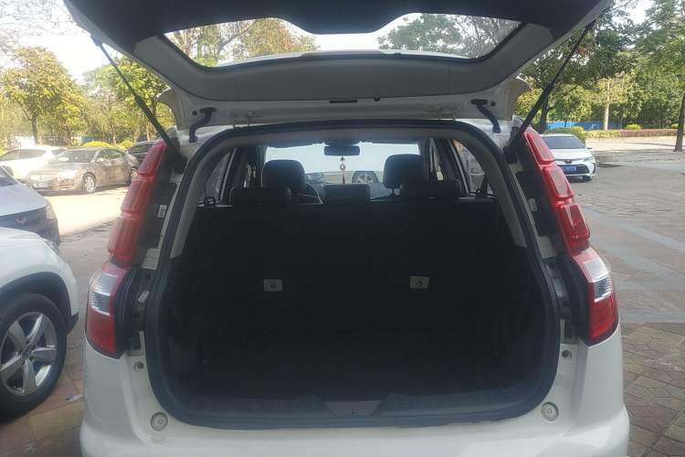 Used Geely Auto GX7 2015 Classic Edition 1.8L Manual Elite Model China V Standard Trunk