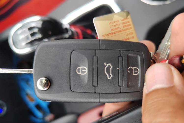 Used Geely Auto GX7 2015 Classic Edition 1.8L Manual Elite Model China V Standard Vehicle Key