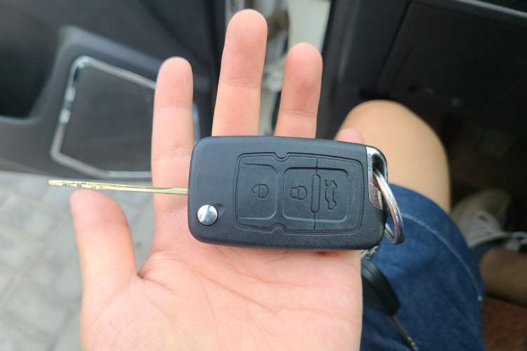 Used Geely Auto GX7 2015 Classic Edition 1.8L Manual Elite Model China IV Vehicle Key