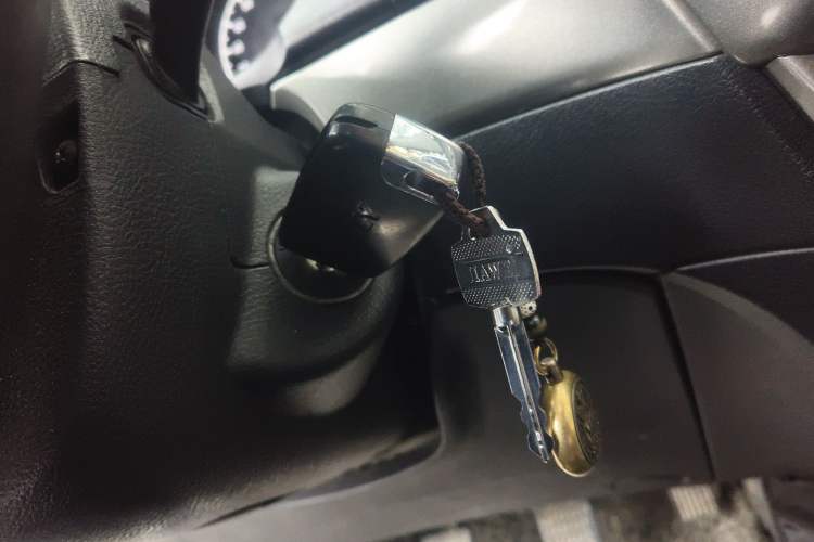 Used Geely Auto GX7 2015 Classic Edition 1.8L Manual Elite Model China V Standard Vehicle Key