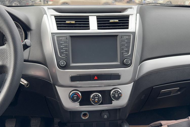Used Geely Auto GX7 2015 Classic Edition 1.8L Manual Elite Model China V Standard Audio And AC Panel