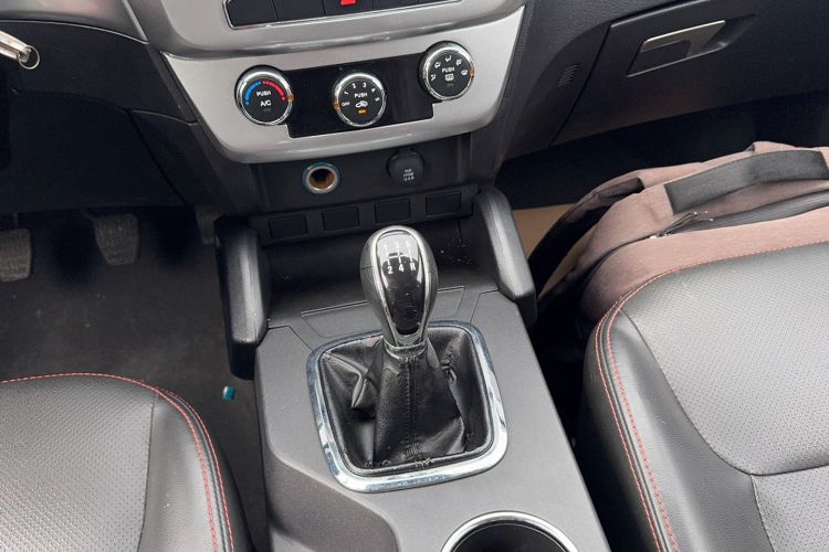 Used Geely Auto GX7 2015 Classic Edition 1.8L Manual Elite Model China V Standard Gear Lever