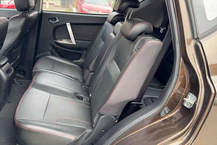 Used Geely Auto GX7 2015 Classic Edition 1.8L Manual Elite Model China V Standard Left Rear Seat