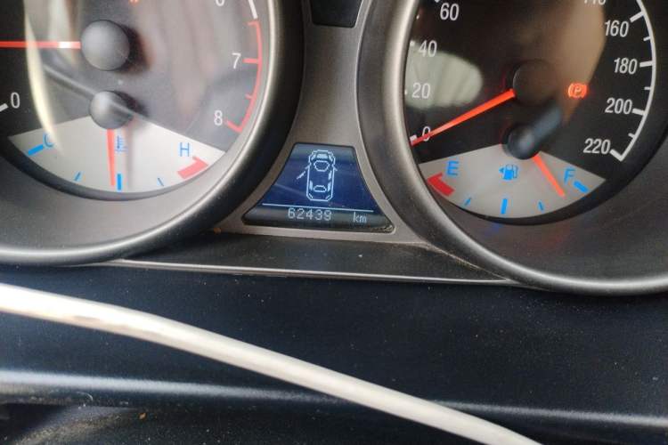 Used Geely Auto GX7 2015 Classic Edition 1.8L Manual Elite Model China IV Odometer Close Up
