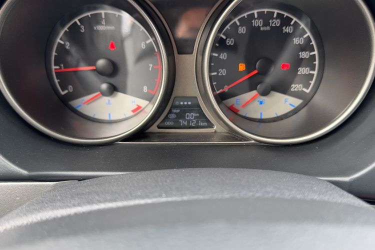 Used Geely Auto GX7 2015 Classic Edition 1.8L Manual Elite Model China V Standard Odometer Close Up