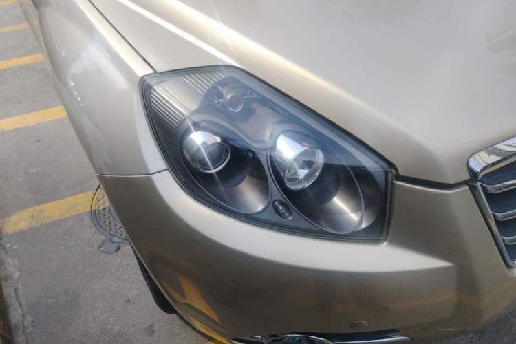 Used Geely Auto GX7 2015 Classic Edition 1.8L Manual Elite Model China IV Right Front Headlight