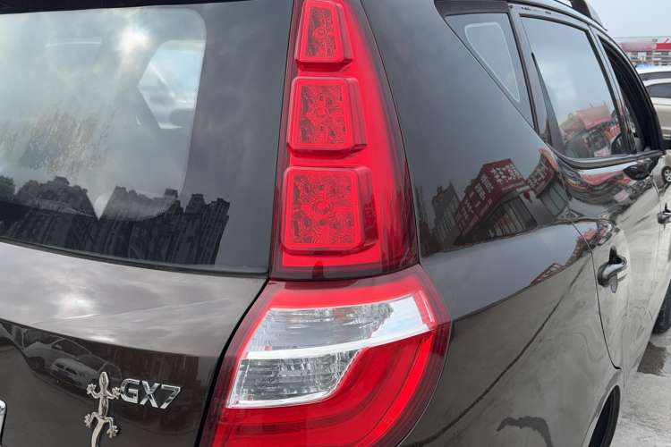 Used Geely Auto GX7 2015 Classic Edition 1.8L Manual Elite Model China V Standard Right Rear Taillight