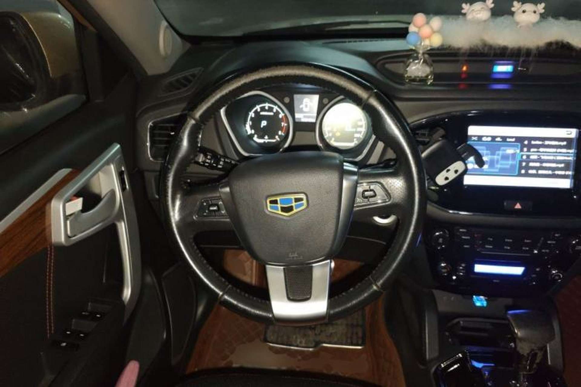 Used Geely Auto GX7 2015 Sports Edition 2.0L Automatic Luxury Upgrade Version China V Standard Steering Wheel