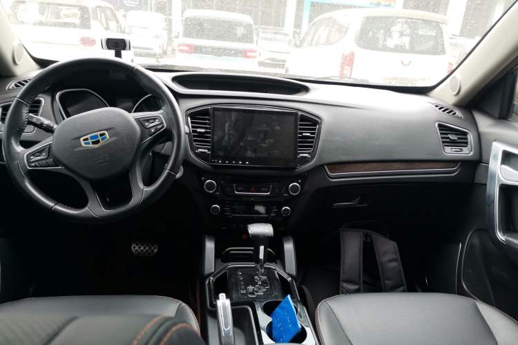 Used Geely Auto GX9 2014 2.4L Automatic Two-Wheel Drive Luxury Version Center Console