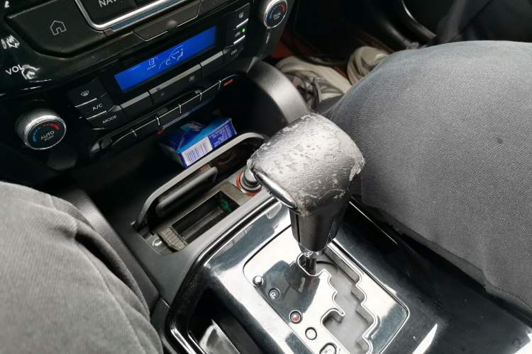 Used Geely Auto GX9 2014 2.4L Automatic Two-Wheel Drive Luxury Version Gear Lever