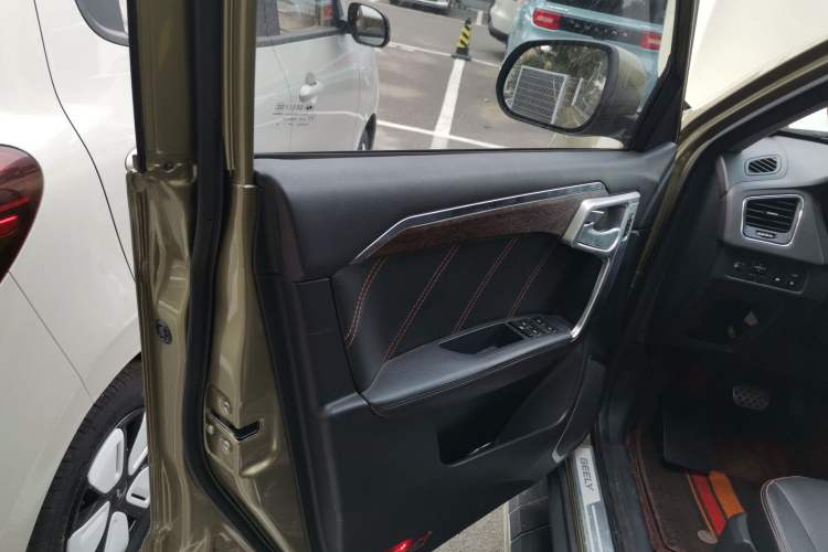 Used Geely Auto GX9 2014 2.4L Automatic Two-Wheel Drive Luxury Version Left Front Door Interior