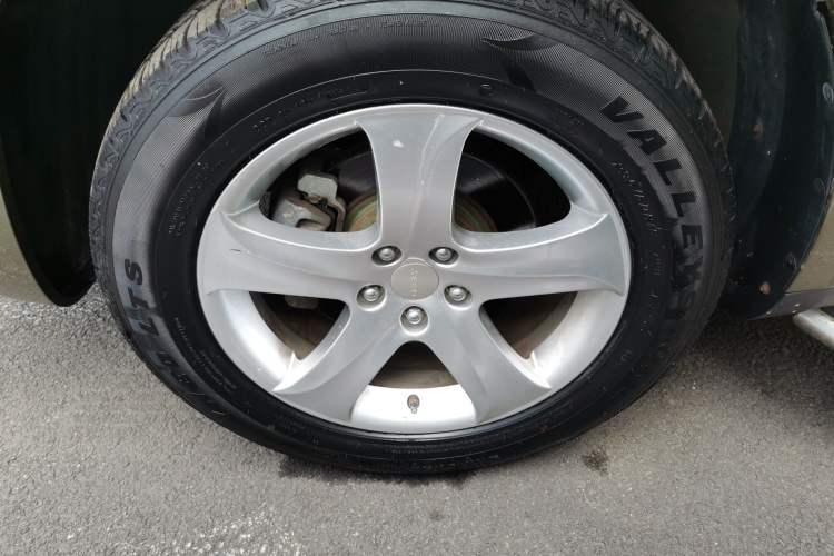 Used Geely Auto GX9 2014 2.4L Automatic Two-Wheel Drive Luxury Version Left Front Wheel Hub