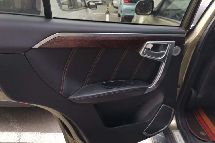 Used Geely Auto GX9 2014 2.4L Automatic Two-Wheel Drive Luxury Version Left Rear Door Interior