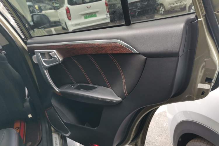 Used Geely Auto GX9 2014 2.4L Automatic Two-Wheel Drive Luxury Version Right Rear Door Interior