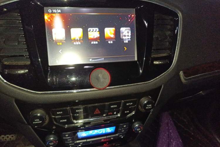Used Geely Auto GX9 2014 2.4L Automatic Two-Wheel Drive Prestige Version Audio And AC Panel