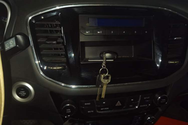 Used Geely Auto GX9 2014 2.4L Automatic Two-Wheel Drive Luxury Version Audio And AC Panel