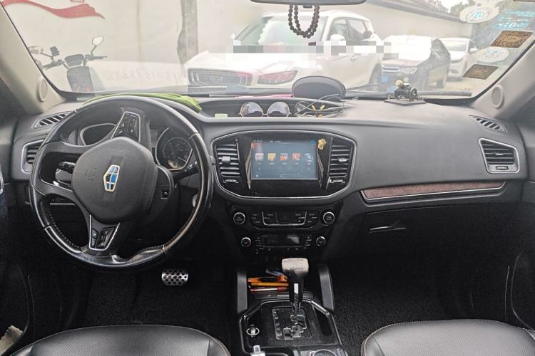 Used Geely Auto GX9 2014 2.4L Automatic Two-Wheel Drive Prestige Version Center Console