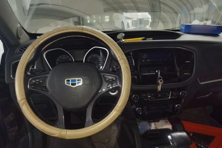 Used Geely Auto GX9 2014 2.4L Automatic Two-Wheel Drive Luxury Version Center Console