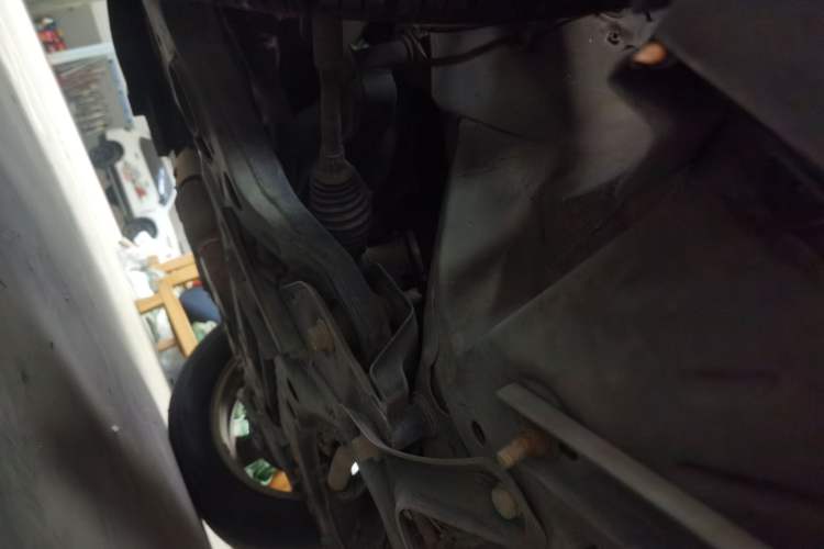 Used Geely Auto GX9 2014 2.4L Automatic Two-Wheel Drive Luxury Version Chassis Front Left
