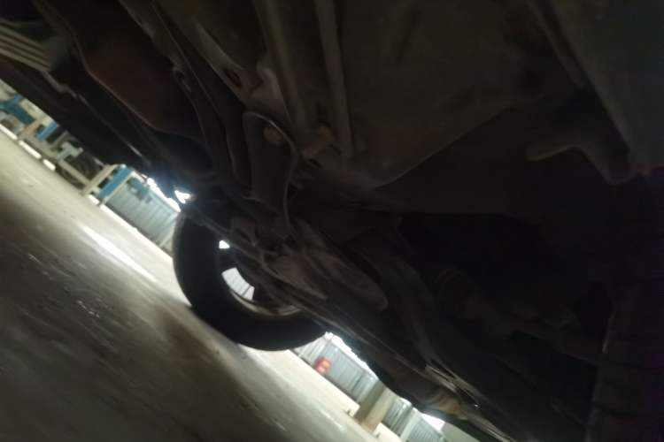 Used Geely Auto GX9 2014 2.4L Automatic Two-Wheel Drive Luxury Version Chassis Front Right