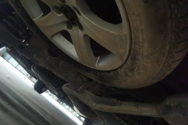 Used Geely Auto GX9 2014 2.4L Automatic Two-Wheel Drive Luxury Version Chassis Rear