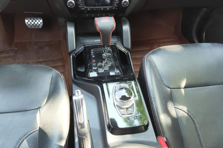 Used Geely Auto GX9 2014 2.4L Automatic Two-Wheel Drive Prestige Version Gear Lever