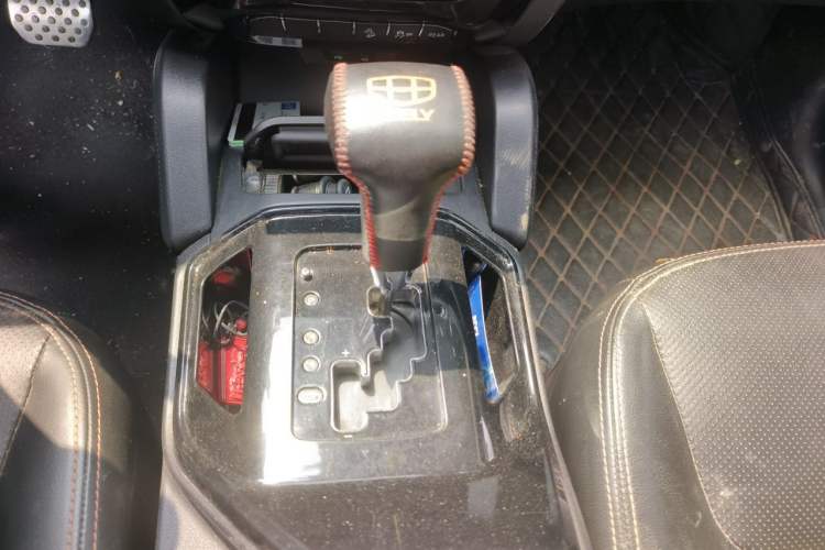 Used Geely Auto GX9 2014 2.4L Automatic Two-Wheel Drive Prestige Version Gear Lever