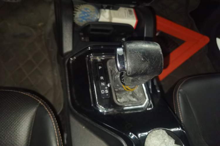 Used Geely Auto GX9 2014 2.4L Automatic Two-Wheel Drive Luxury Version Gear Lever
