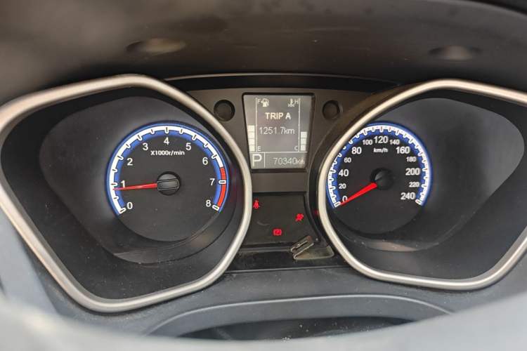 Used Geely Auto GX9 2014 2.4L Automatic Two-Wheel Drive Prestige Version Instrument Cluster