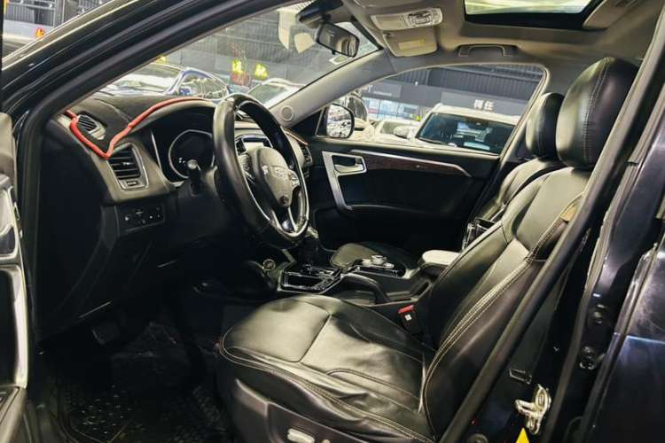 Used Geely Auto GX9 2014 2.4L Automatic Two-Wheel Drive Prestige Version Interior 2