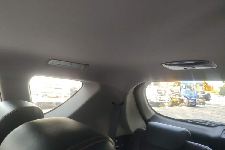 Used Geely Auto GX9 2014 2.4L Automatic Two-Wheel Drive Luxury Version Interior 7
