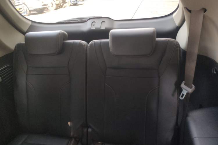 Used Geely Auto GX9 2014 2.4L Automatic Two-Wheel Drive Luxury Version Interior 9