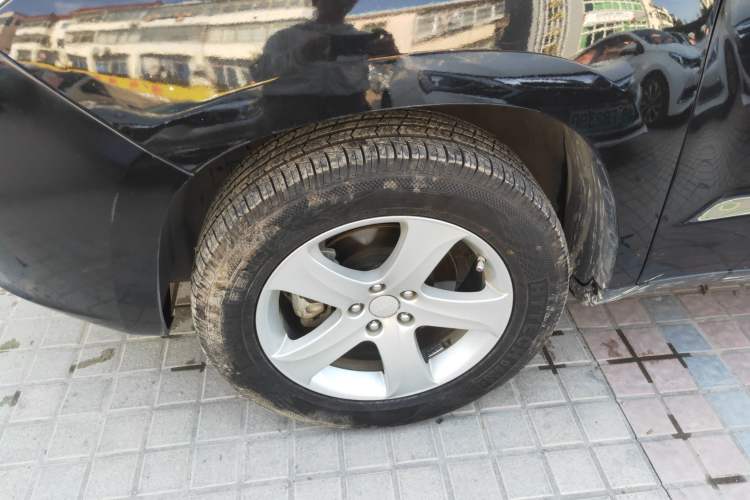 Used Geely Auto GX9 2014 2.4L Automatic Two-Wheel Drive Prestige Version Left Front Wheel Hub