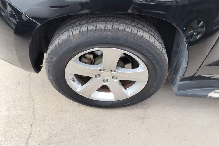 Used Geely Auto GX9 2014 2.4L Automatic Two-Wheel Drive Deluxe Model Left Front Wheel Hub