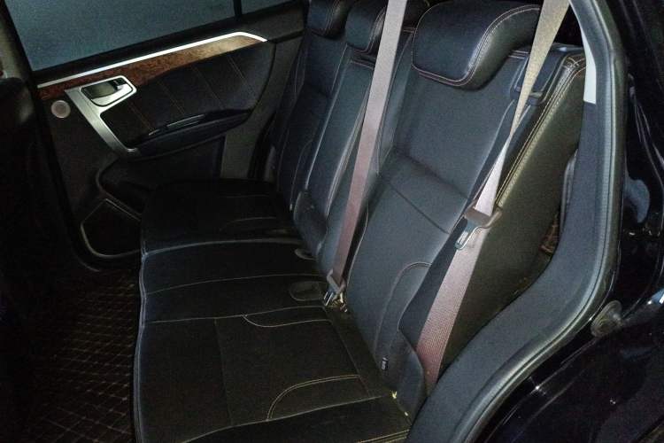 Used Geely Auto GX9 2014 2.4L Automatic Two-Wheel Drive Prestige Version Left Rear Seat