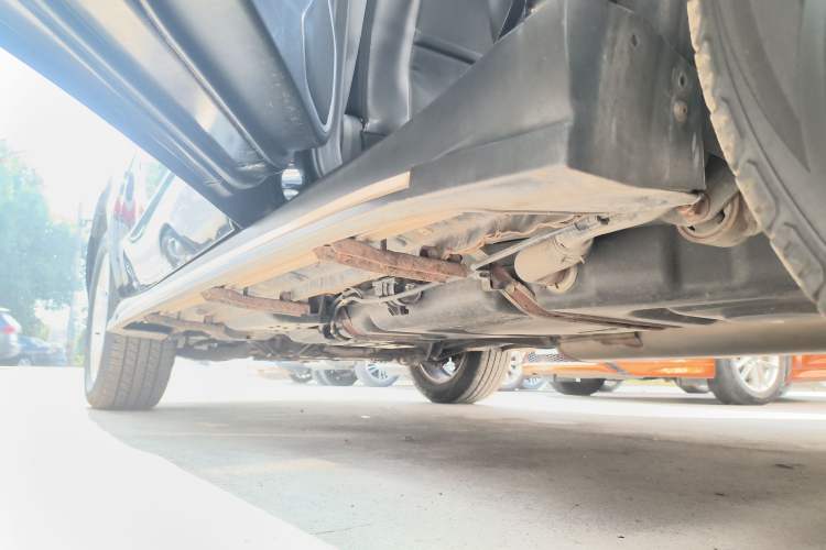 Used Geely Auto GX9 2014 2.4L Automatic Two-Wheel Drive Deluxe Model Left Side Sill