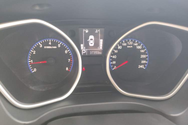 Used Geely Auto GX9 2014 2.4L Automatic Two-Wheel Drive Luxury Version Odometer Close Up