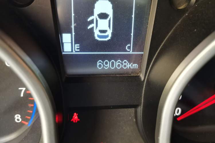 Used Geely Auto GX9 2014 2.4L Manual Two-Wheel Drive Luxury Version Odometer Close Up