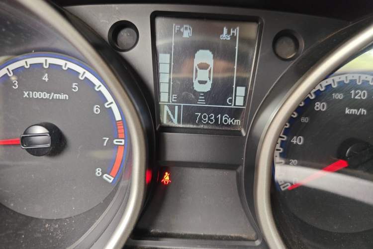 Used Geely Auto GX9 2014 2.4L Manual 4x4 Prestige Edition Odometer Close Up
