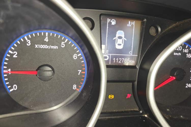 Used Geely Auto GX9 2014 2.4L Automatic Two-Wheel Drive Luxury Version Odometer Close Up