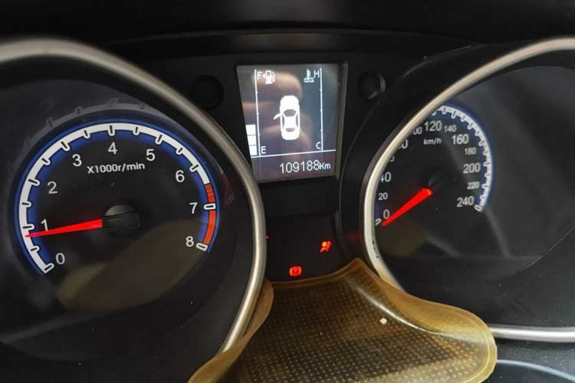 Used Geely Auto GX9 2014 2.4L Manual Two-Wheel Drive Luxury Version Odometer Close Up