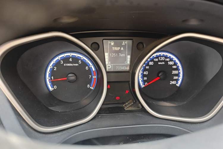 Used Geely Auto GX9 2014 2.4L Automatic Two-Wheel Drive Prestige Version Odometer Close Up