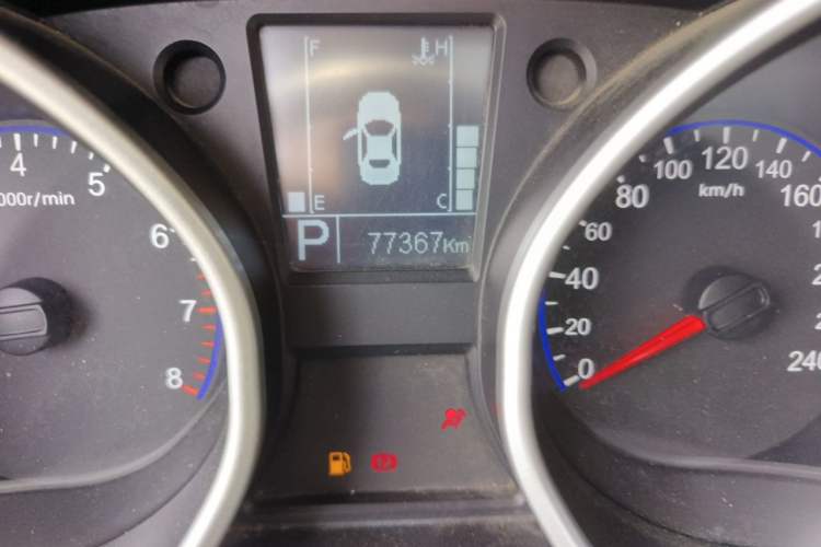 Used Geely Auto GX9 2014 2.4L Automatic Two-Wheel Drive Prestige Version Odometer Close Up