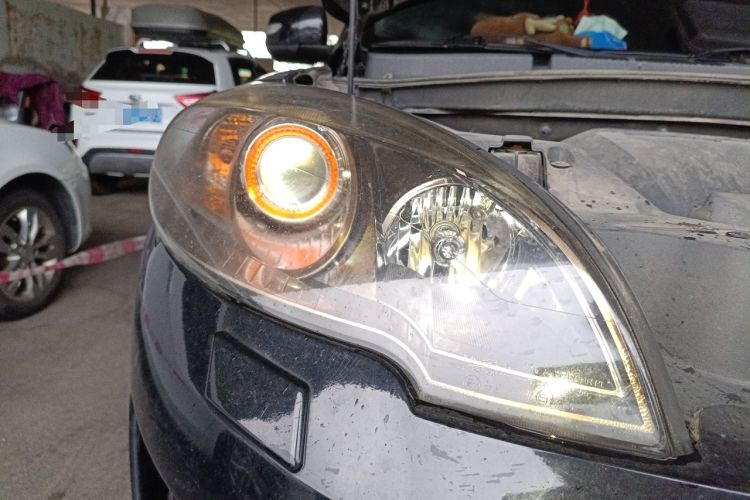Used Geely Auto GX9 2014 2.4L Automatic Two-Wheel Drive Prestige Version Right Front Headlight